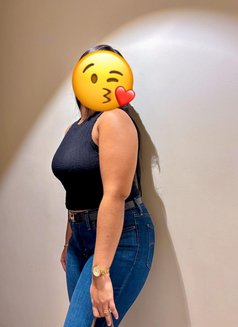 Tharushi - escort in Colombo Photo 3 of 3