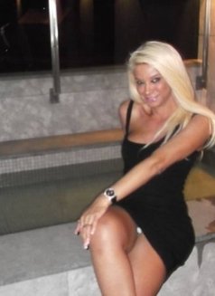 Thays Ribeiro - Transsexual escort in Berlin Photo 3 of 3