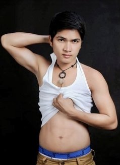 The Bachelor - Male escort in Manila Photo 1 of 10