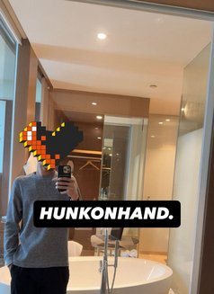 The Elite 8 inch (Hunksonhand) - Male companion in Mumbai Photo 3 of 4