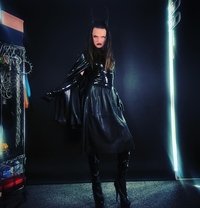 The Goddess Obsidian - Transsexual dominatrix in Melbourne