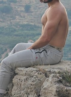 The Hot - masseur in Beirut Photo 1 of 2