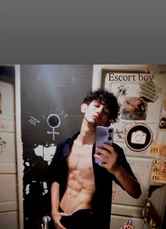 The Killer - Acompañantes masculino in Tunis Photo 5 of 6