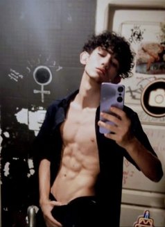 The King 27cm - Acompañantes masculino in Tunis Photo 2 of 5