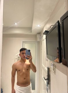 The Mikee Experience - Male escort in Dubai Photo 1 of 8