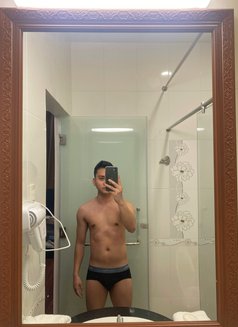 The Mikee Experience - Male escort in Dubai Photo 3 of 8