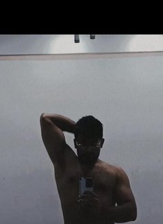 The Muscular Gentleman - Male escort in New Delhi Photo 5 of 9
