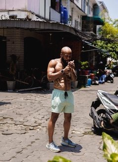 The One - Acompañante masculino in Bangkok Photo 2 of 4