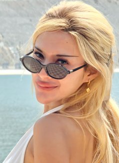Indian elite model Rosie in Dubai Marina - puta in Dubai Photo 5 of 8