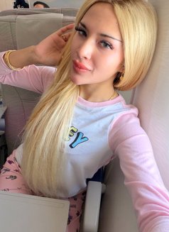 Indian elite model Rosie in Dubai Marina - puta in Dubai Photo 7 of 8