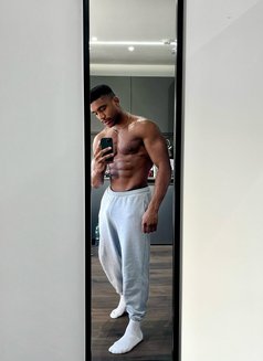 Official Myron - Your Go To Masseuse - Acompañantes masculino in Hong Kong Photo 4 of 4