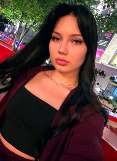 The Sexy One Bella - puta in Dubai Photo 1 of 10