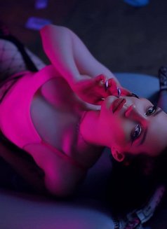 The Sexy One Bella - puta in Dubai Photo 6 of 10