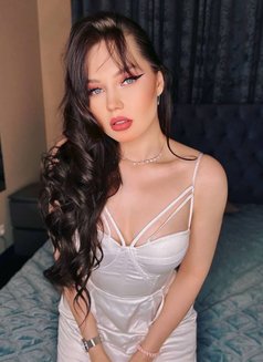 The Sexy One Bella - puta in Dubai Photo 16 of 17