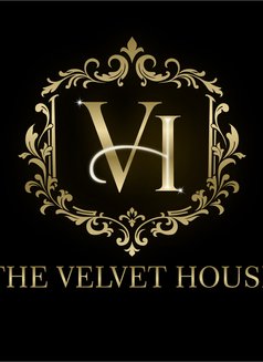 The Velvet House - Agencia de putas in London Photo 1 of 5