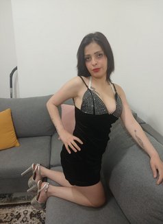 Lulu - escort in Beirut Photo 5 of 6