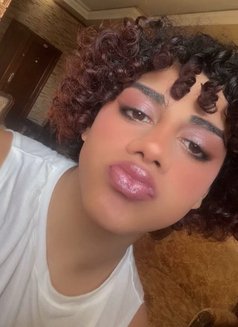 Thea - Transsexual escort in Beirut Photo 2 of 3