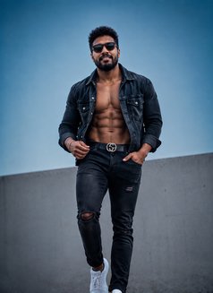 Thejan - Male escort in Negombo Photo 4 of 5