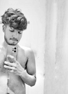 Dilmith - Male escort in Colombo Photo 1 of 8
