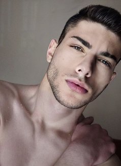 Theodor - Male escort in Dubai Photo 1 of 6