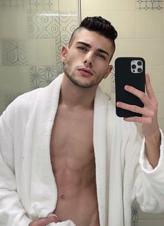 Theodor - Male escort in Dubai Photo 2 of 6