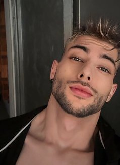 Theodor - Male escort in Dubai Photo 5 of 6