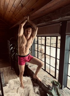 Theonlytom4you - Male escort in Abu Dhabi Photo 9 of 11