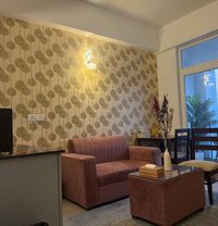 Therapist for female - Male escort in New Delhi