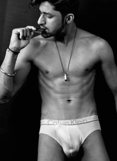 Therapist - Male escort in Gurgaon Photo 9 of 10