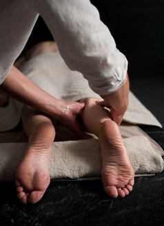 Professional massage therapist in srilan - Acompañantes masculino in Colombo Photo 7 of 8