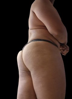 THICC BOTTOM - Male escort in Abu Dhabi Photo 5 of 5