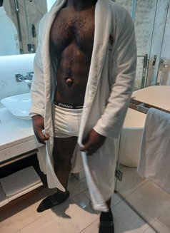 Thickblkxxl - Male escort in Dubai Photo 8 of 16