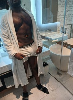 Thickblkxxl - Male escort in Dubai Photo 10 of 16