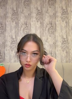 Thiwa - Intérprete de adultos in Al Manama Photo 12 of 16