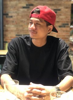 Thom - Male escort in Manila Photo 2 of 4