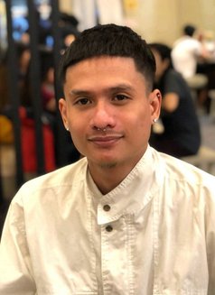 Thom - Male escort in Manila Photo 3 of 4