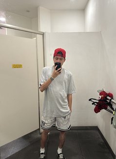 Thom - Male escort in Manila Photo 4 of 4