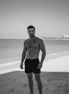 THOMAS - Male escort in Dubai Photo 3 of 14
