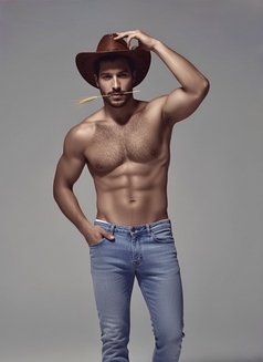 THOMAS - Male escort in Dubai Photo 6 of 14