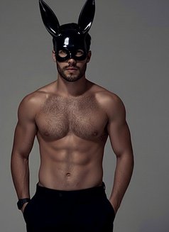 THOMAS - Male escort in Dubai Photo 1 of 14