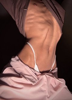 Thomas Hott - Male escort in Dubai Photo 10 of 11