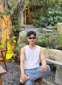 Thomas - Male escort in Bali Photo 3 of 5