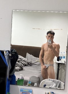 Thomas Tom - Male escort in Riyadh Photo 5 of 11