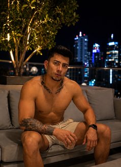 Thonny - masseur in Malta Photo 7 of 18