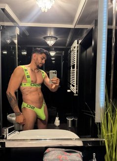 Thonybigcockxxl22 Arrived in Malta - Male escort in Malta Photo 4 of 22