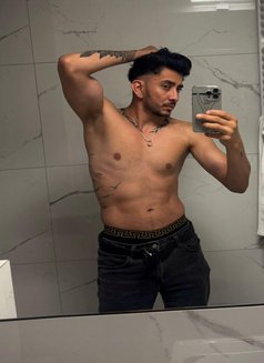 Thonybigcockxxl22 Arrived in Malta - Male escort in Malta Photo 14 of 22