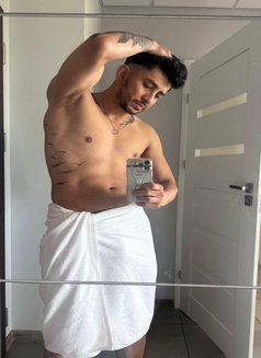 Thonybigcockxxl22 Arrived in Malta - Male escort in Malta Photo 12 of 22