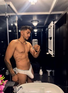 Thonybigcockxxl22 Arrived in Malta - Male escort in Malta Photo 1 of 22