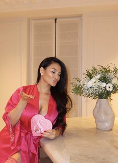 British 🇬🇧 & Japanese 🇯🇵 - escort in Dubai Photo 2 of 5