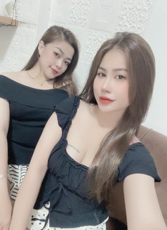 Threesome, Outcall - puta in Al Manama Photo 3 of 4